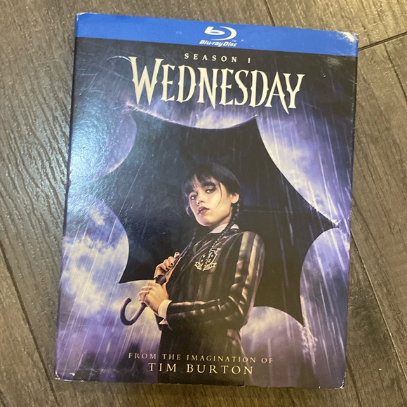 Season 1 Wednesday blue ray disc - Picture 1 of 2